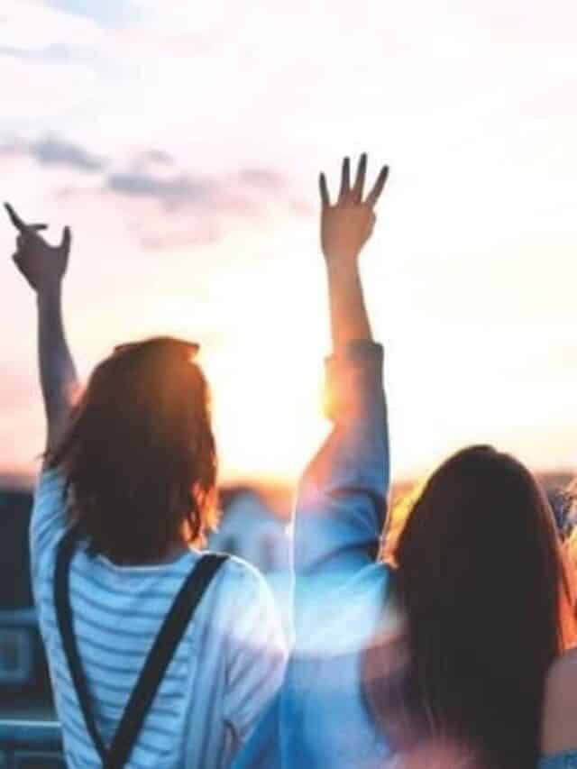 How to Spend Time When You Travel Alone Story