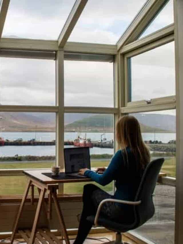 27 Traveling Jobs to Make Money While Abroad Story