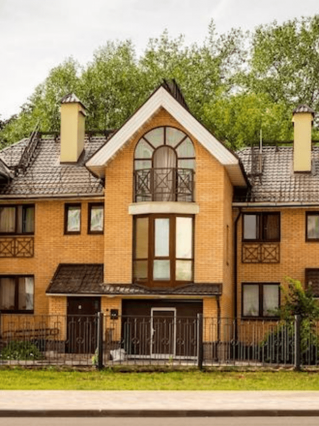 Condo vs Townhouse: 9 Major Differences To Know