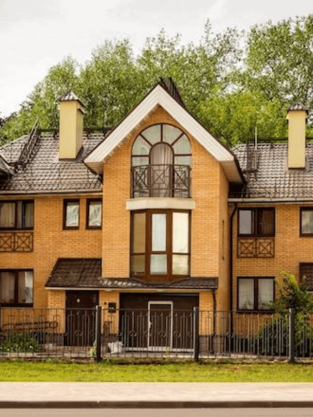 Condo vs Townhouse: 9 Major Differences To Know