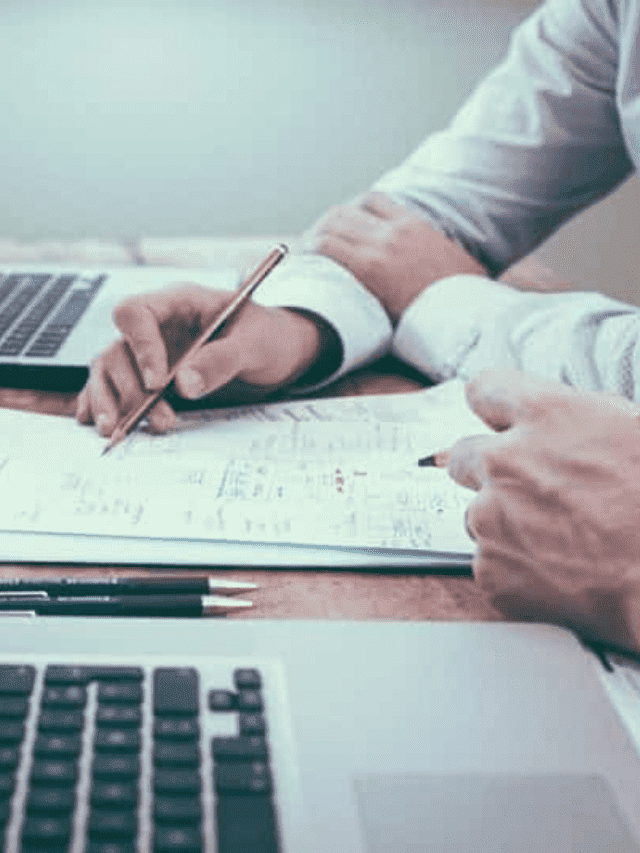 Financial Consultant: What They Do and If You Need One Story