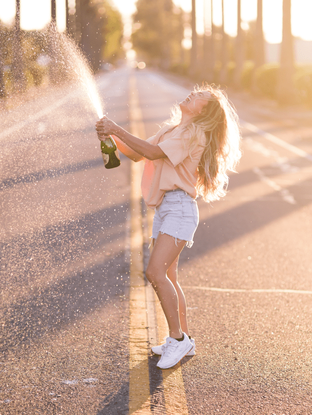15 Happiness Quotes To Uplift Your Mood and Life